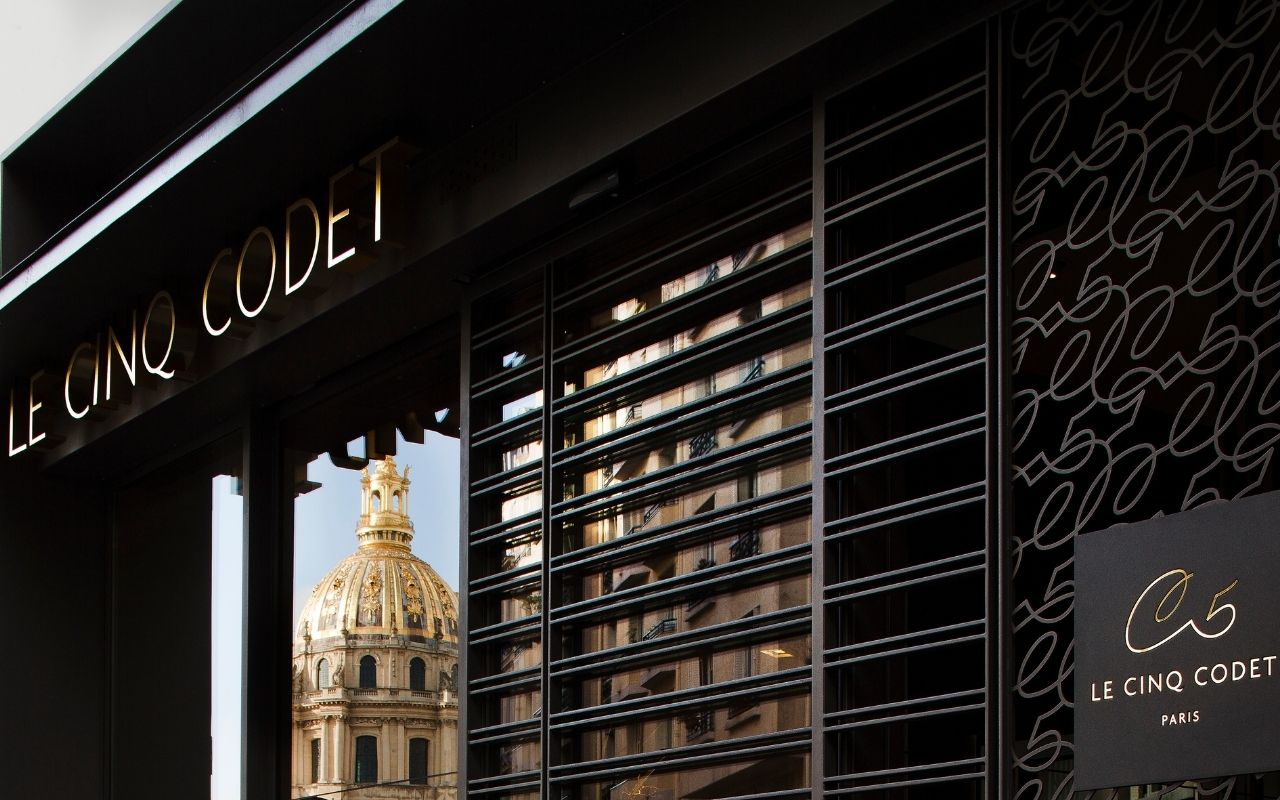 Le Cinq Codet, 5 star Parisian hotel designed by the interior design studio jean-philippe nuel, Invalides, exterior facade, hotel paris center, luxury hotel, studio jean-philippe nuel, view on the invalides dome in gold