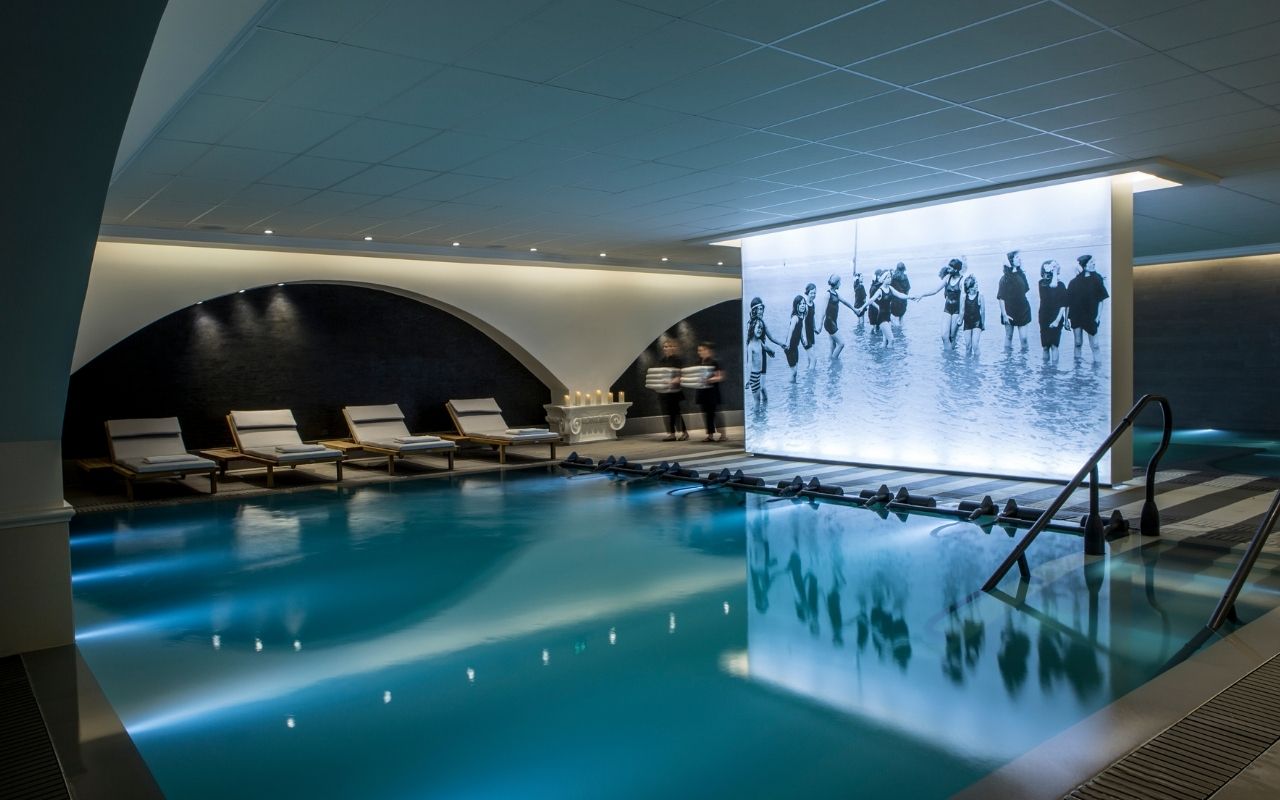 Thalasso de l'hôtel des Cures Marines de Trouville, hôtel de luxe 5 étoiles en Normandie désigné par le studio jean-philippe nuel, soin haut de gamme, architecture d'intérieur, décoration d'inspiration balnéaire