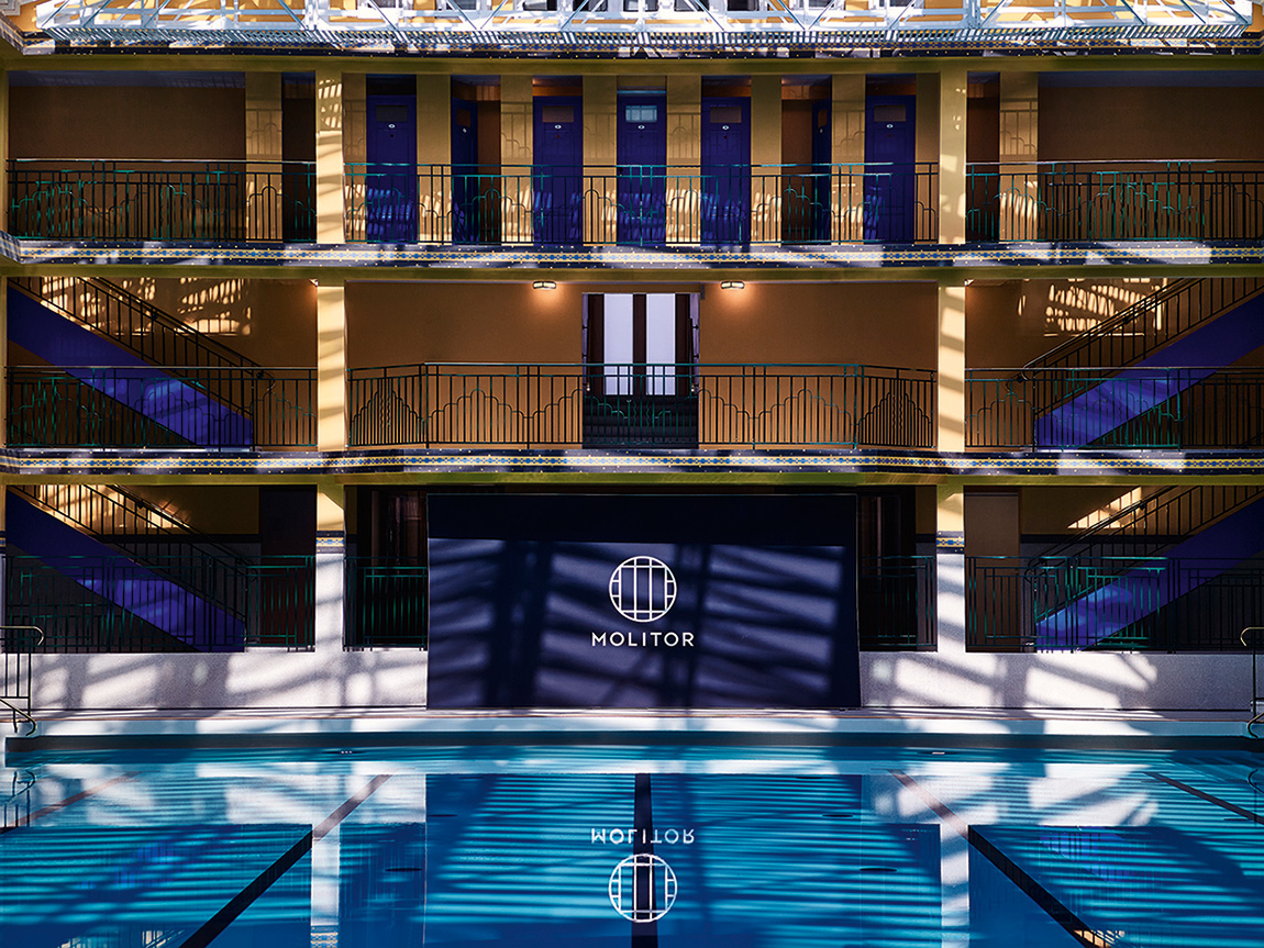 Piscine intérieure de l'hotel molitor localisé à paris 16ème, intérieur de luxe, hotel 5 étoiles, architecture d'intérieur, studio jean-philippe nuel
