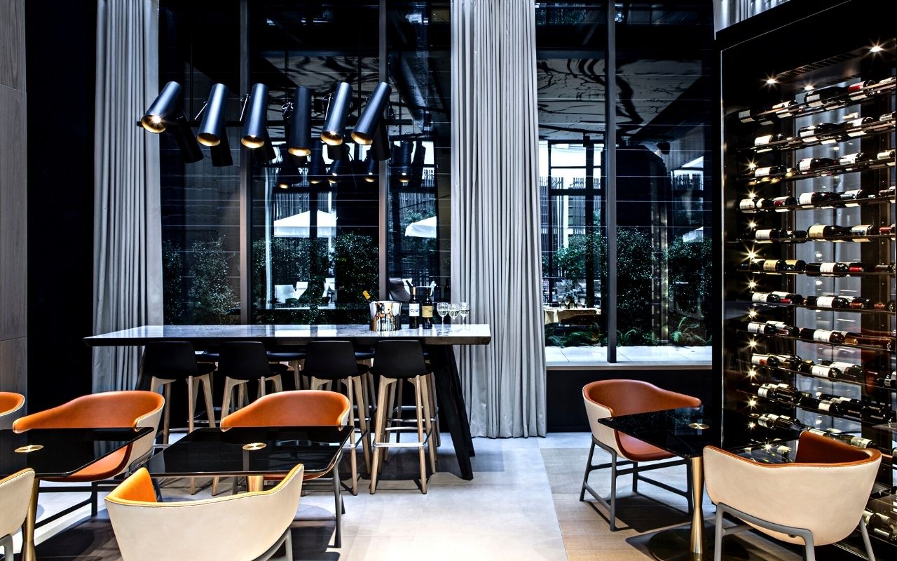 Restaurant and bar Le Cinq Codet, 5 star hotel in Paris, luxury hotel, studio jean-philippe nuel, decoration with modern wine cellars
