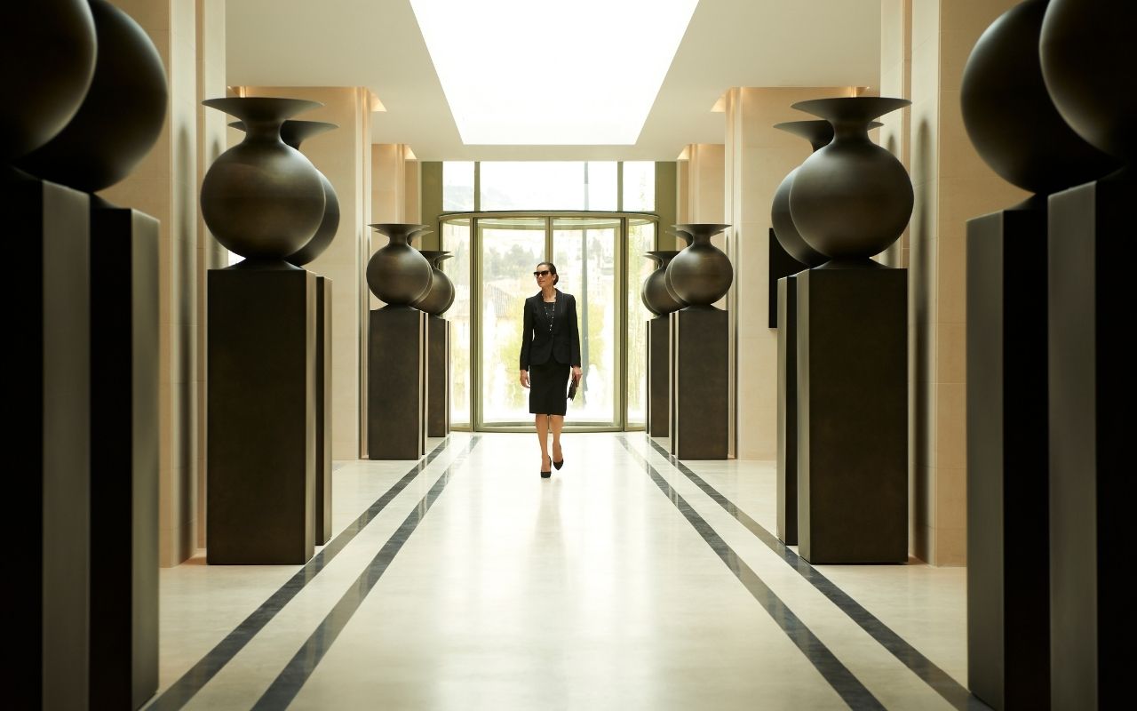 Hall d'accueil majestueux de l'InterContinental Marseille Hôtel Dieu designé par le studio d'architecture d'intérieur français jean-philippe nuel