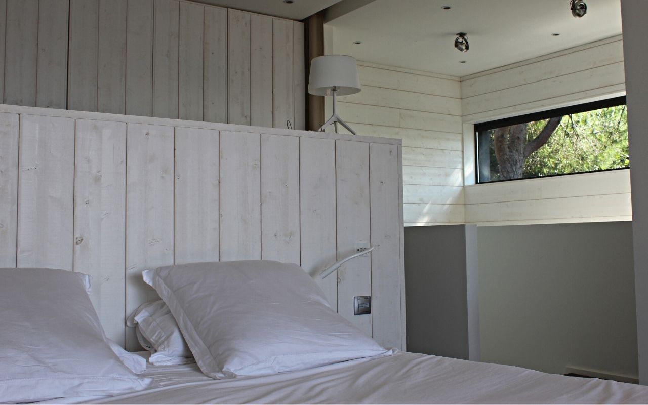 chambre de la villa privée à Sète, construction d'une petite maison de luxe, studio jean-philippe nuel, architecture d'intérieur, décoration, design minimaliste