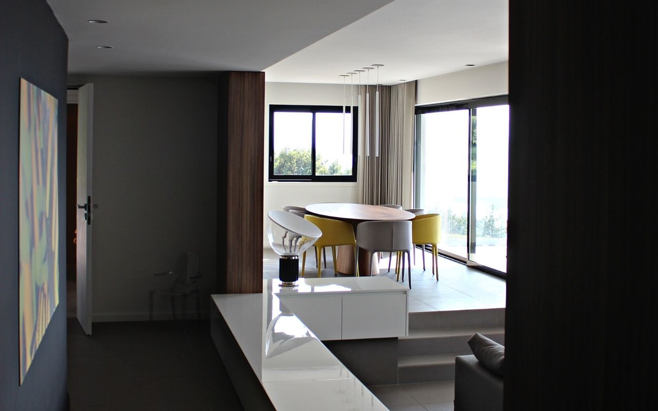 dining room of the luxury private villa in lyon, renovation of a 70's house, modernity, studio jean-philippe nuel, interior design, decoration, heritage