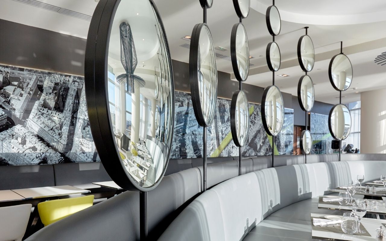 Details of the Restaurant le miroir of the luxury hotel Melia La Défense designed by the interior design studio jean-philippe nuel, atypical interior design, rootfop with view on paris, luxury interior design