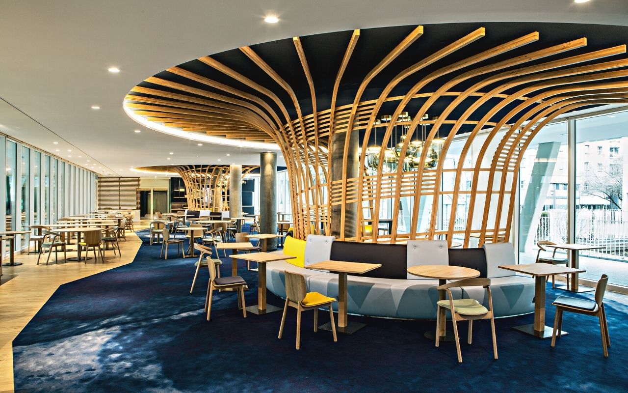 Siège social de Danone dans l'immeuble Convergence designé par le studio d'architecture d'intérieur jean-philippe nuel, restaurant aménagé