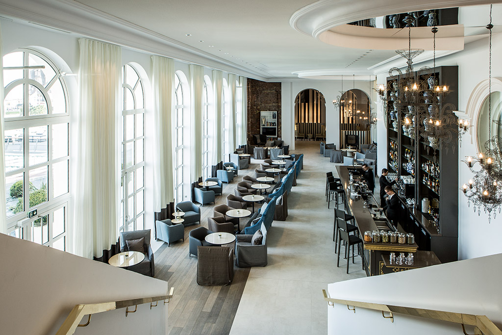 Restaurant of the Cures Marines hotel in Trouville, 5 star luxury hotel by the sea designed by jean-philippe nuel studio, Normandy hotel, interior design, seaside interior design