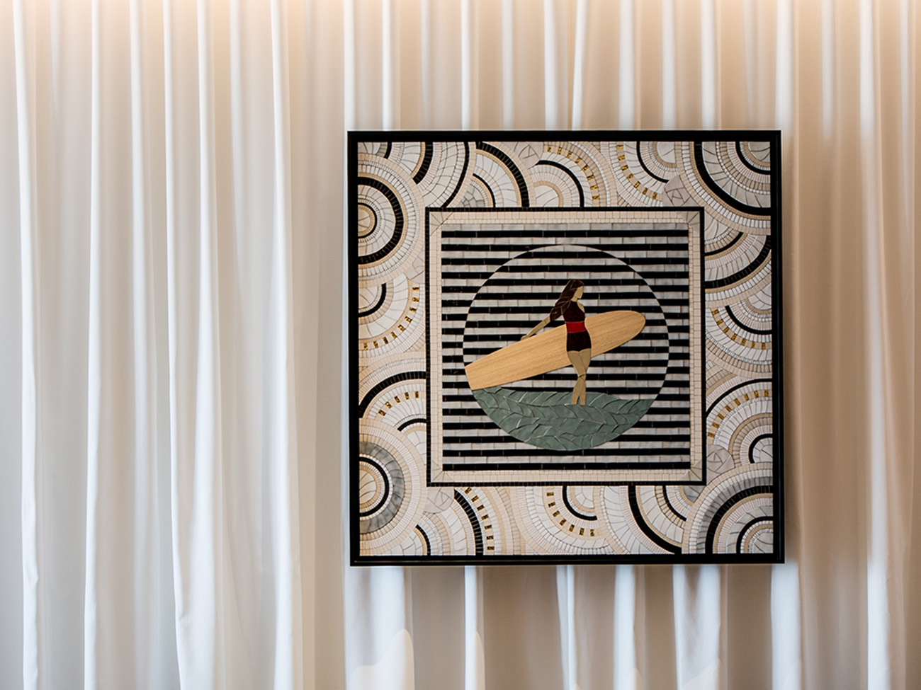 work of art in the thalasso of the hotel hélianthal Saint-Jean-De-Luz designed by the studio of interior architecture jean-philippe nuel, dream thalasso, luxury swimming pool, purified design, French architect, sober and chic decoration