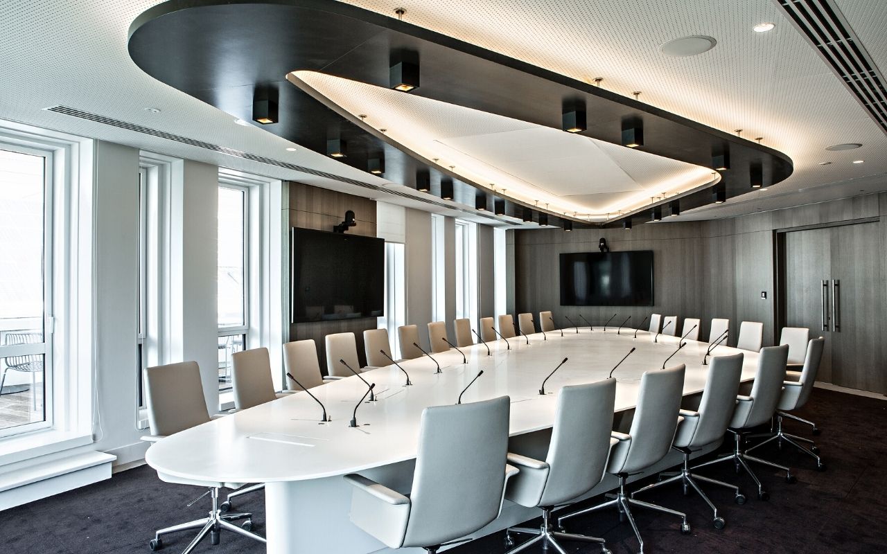 Salle de réunion moderne de l'immeuble tertiaire Boréal à Lyon designé par le studio d'architecture d'intérieur jean-philippe nuel