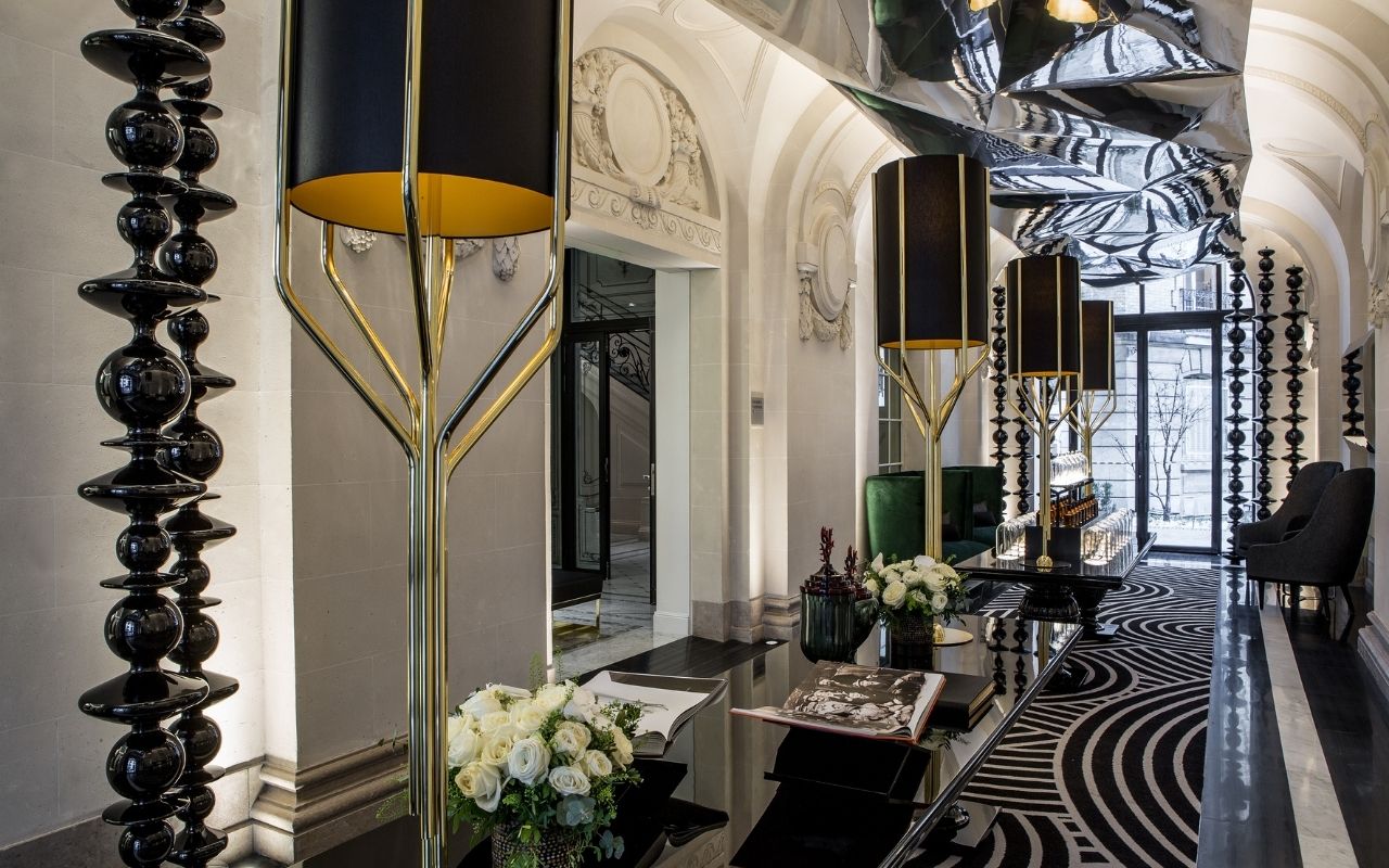 Hotel La Clef Champs-Elysées in Paris lobby, black decoration, luxury hotel designed by the interior design studio jean-philippe nuel