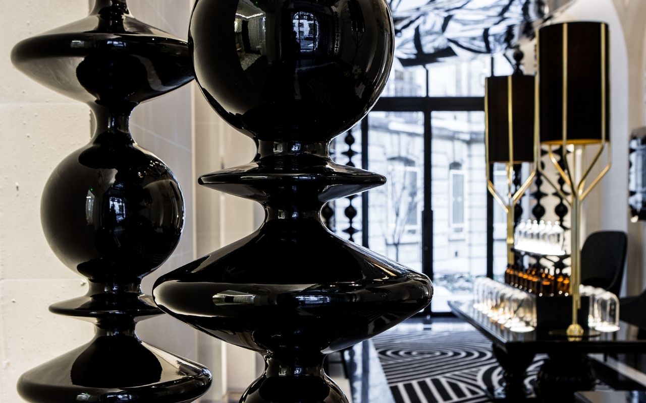 Entrance hall of the hotel La Clef Champs-Elysées in Paris with black columns, luxury hotel designed by the interior design studio jean-philippe nuel