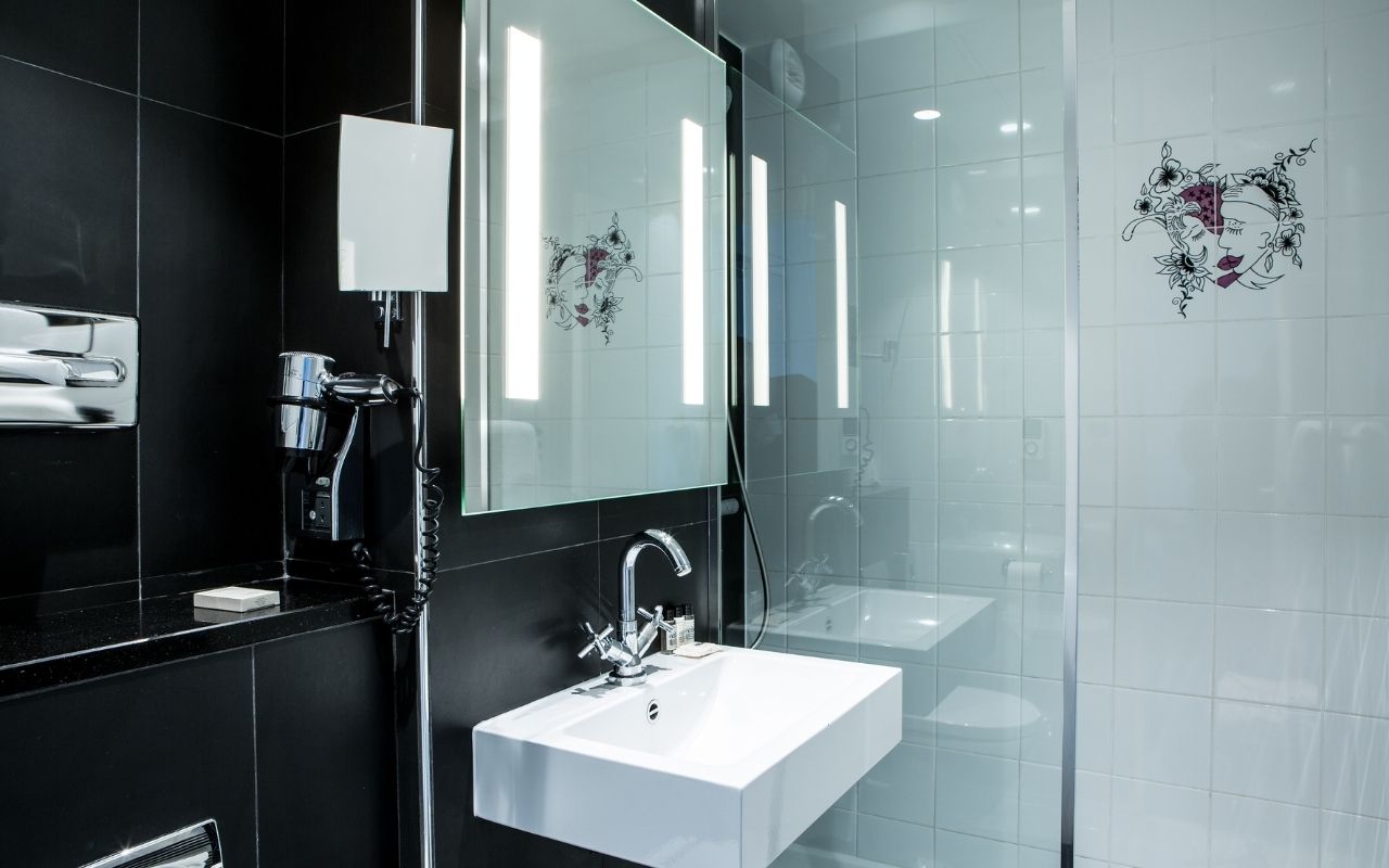 Modern and design bathroom of the 4 star hotel Le Général in Paris, luxury hotel designed by the interior design studio jean-philippe nuel, industrial decoration