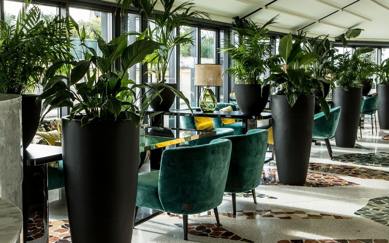 Interior design of the Settimo restaurant at the Sofitel Rome Villa Borghese designed by the interior design studio Jean-Philippe Nuel