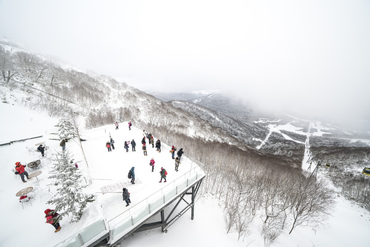 Snowy exterior of club med tomamu in Japan, colorful interior decoration, design, refined interior, decoration, japanese inspiration, club med, club med universe, mountain view