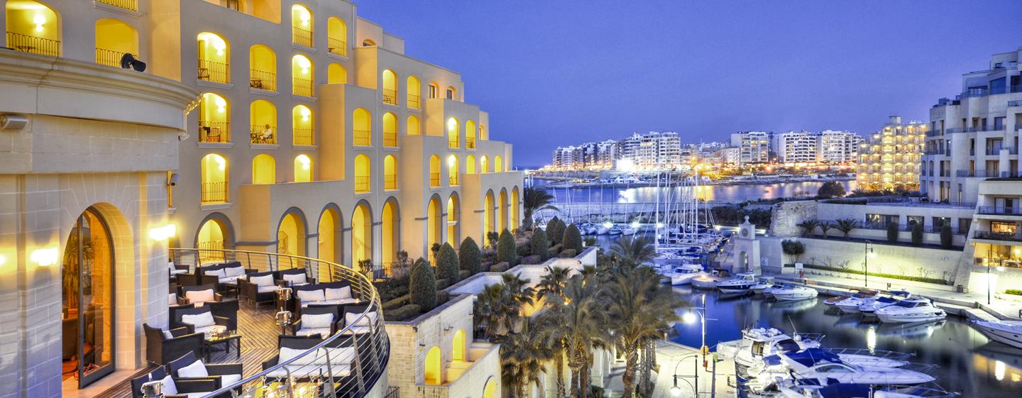 Hilton Malta - hôtel de luxe - extérieur - vue sur mer - style grec