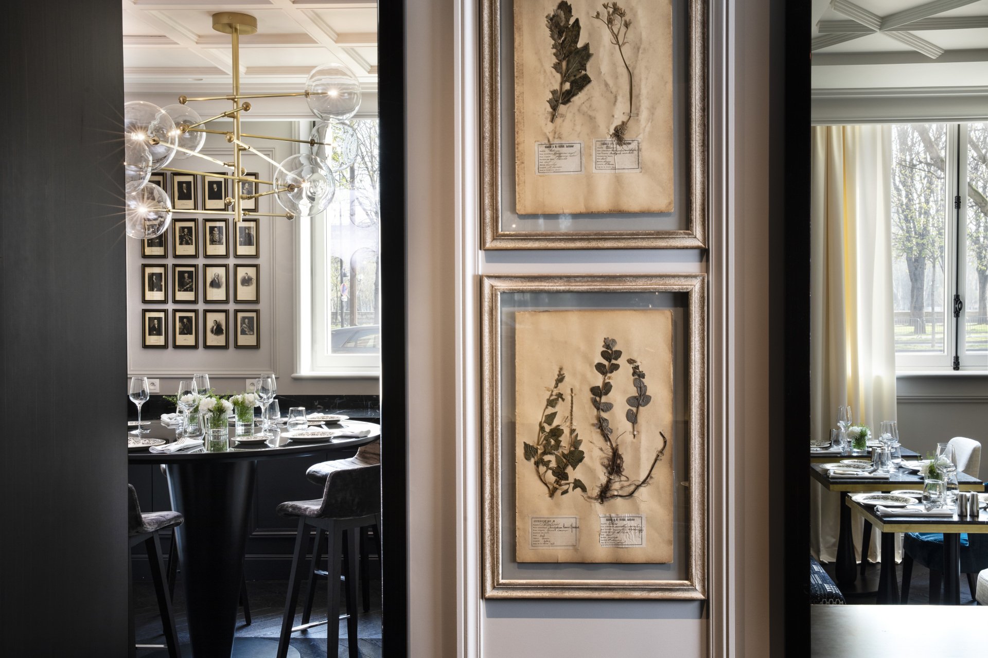 Decoration and artworks in the restaurant Hotel Le Damantin in Paris designed by the French interior design studio jean-philippe nuel