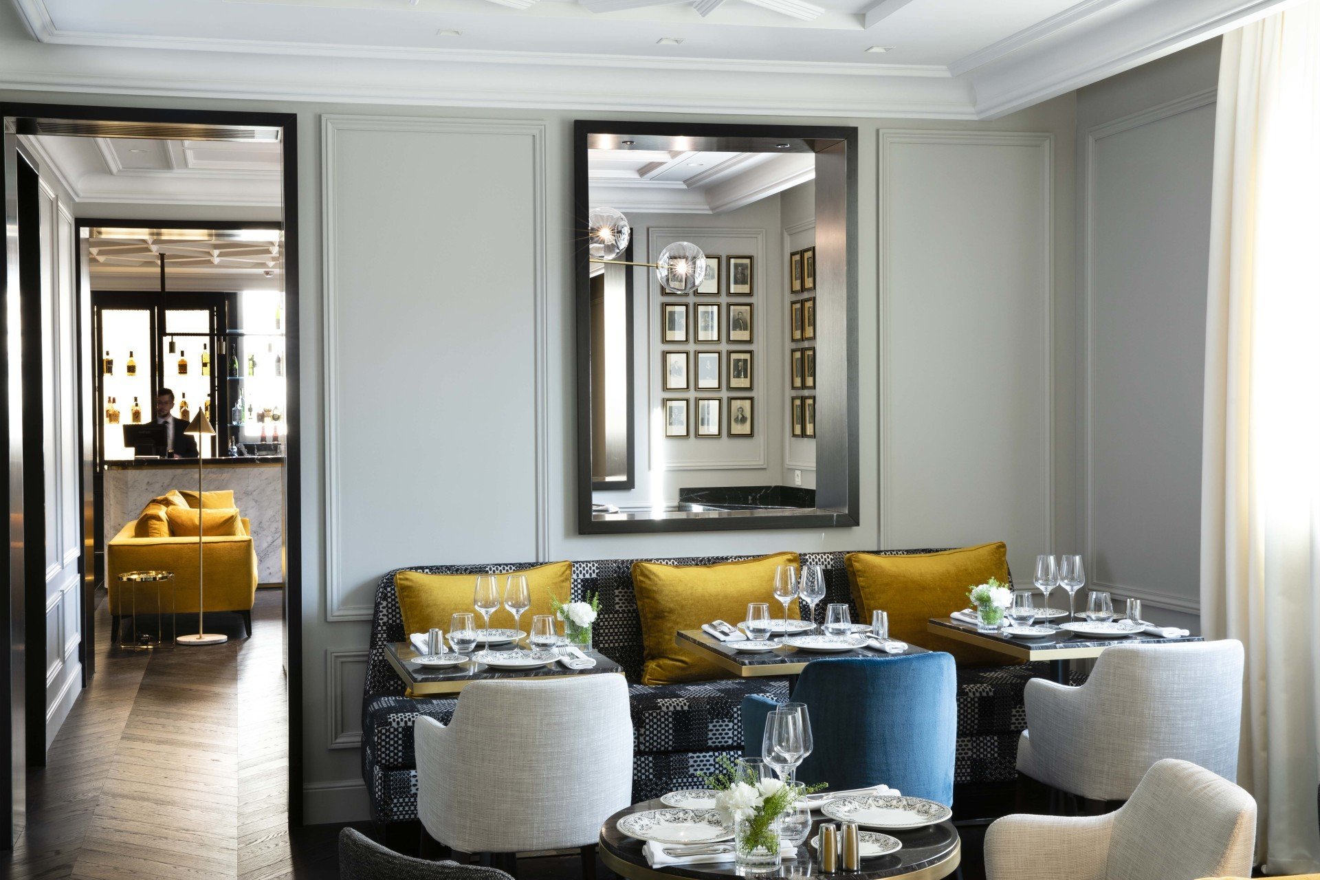 Restaurant Hotel Le Damantin in Paris designed by the french interior design studio jean-philippe nuel, chic atmosphere and luxurious decoration