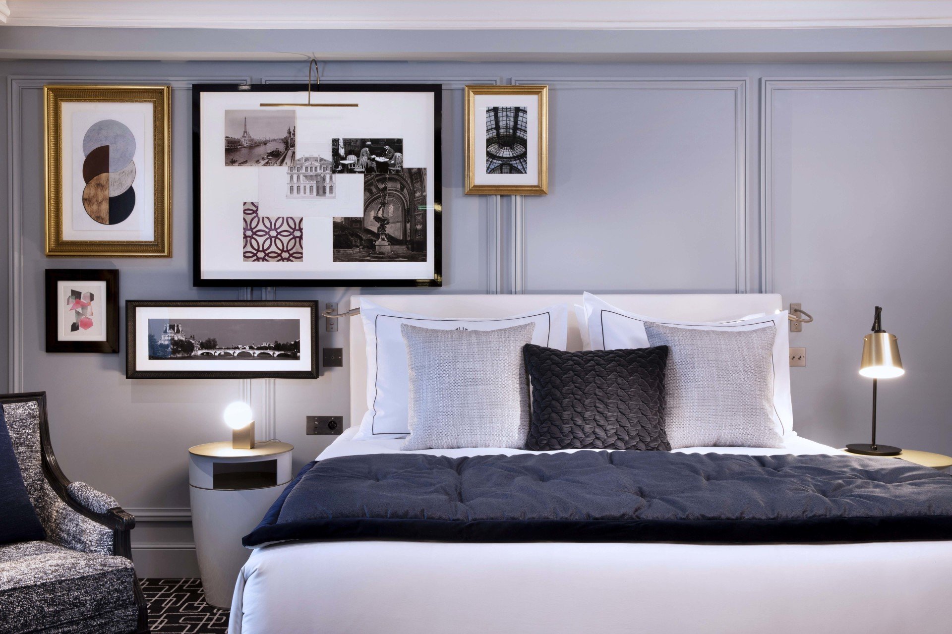 Hotel and Spa Le Damantin Paris - luxury hotel designed by the interior design studio jean-philippe nuel - design room equipped with bed, design armchair - artworks, paintings, Parisian room