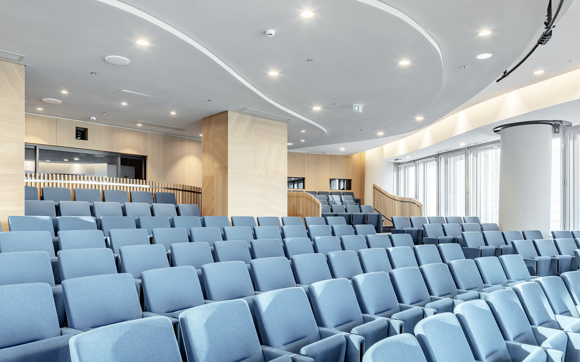 Auditorium de la Tour Alto à La Défense à Paris designé par le studio d'architecture d'intérieur jean-philippe nuel, au coeur du quartier des affaires de la capitale, tertiaire, design d'entreprise, décoration d'intérieur