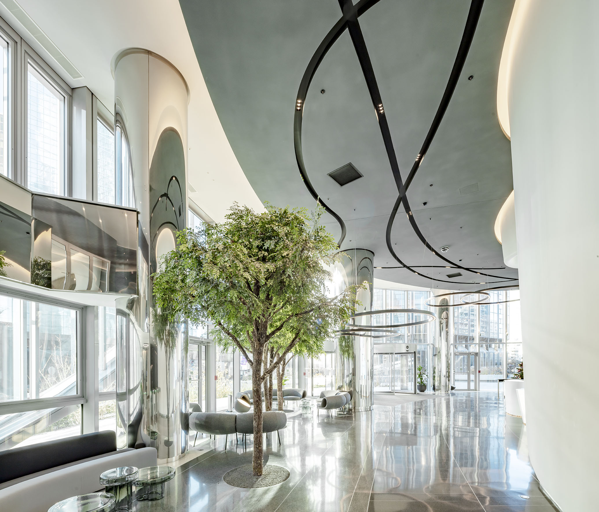 Hall végétalisé de la Tour Alto à La Défense à Paris designé par le studio d'architecture d'intérieur jean-philippe nuel, au coeur du quartier des affaires de la capitale, tertiaire, design d'entreprise, décoration d'intérieur