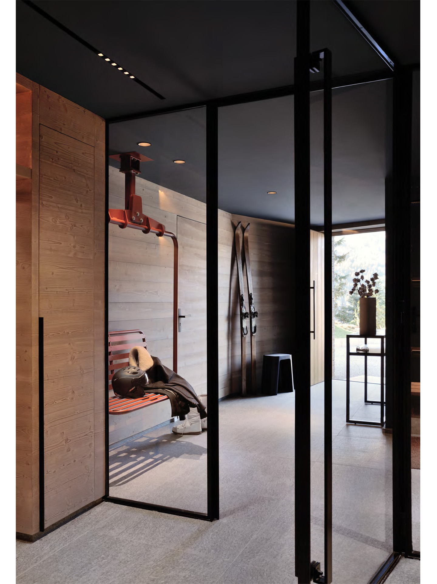 Article sur le chalet kirana de méribel réalisé par le studio jean-philippe nuel dans le magazine domodéco, chalet privé de luxe, architecture d'intérieur, décoration d'intérieur, intérieur de luxe, designer