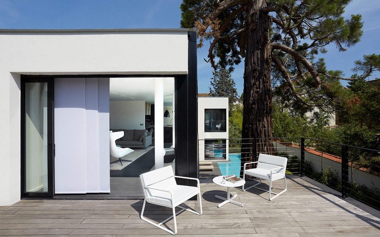 TERRASSE DE LA VILLA privée à la Varenne, résidence privée de luxe pour particulier, façade ouverte sur le jardin, maison responsable, studio jean-philippe nuel, décoration, architecture d'intérieur