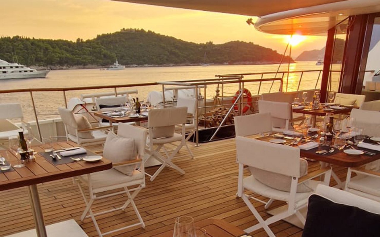 Terrasse du voilier Le Ponant de la compagnie ponant designé par le studio d'architecture d'intérieur jean-philippe nuel