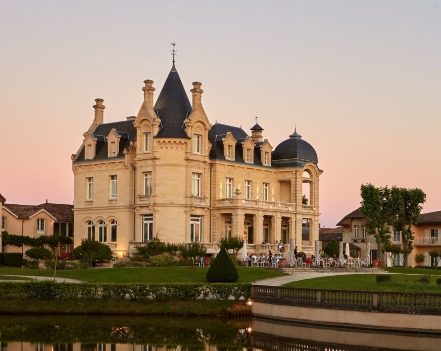Le château Hôtel Grand-Barrail